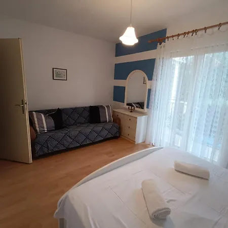 Marijan Zavala-prizemlje Apartment *